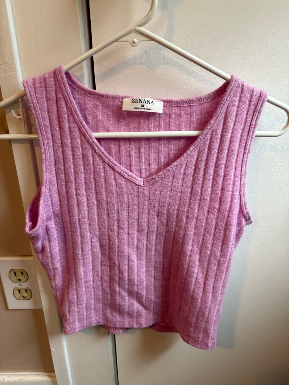 Zenana Outfitters Pink Lavender Ribbed V-Neck Tank Top - M